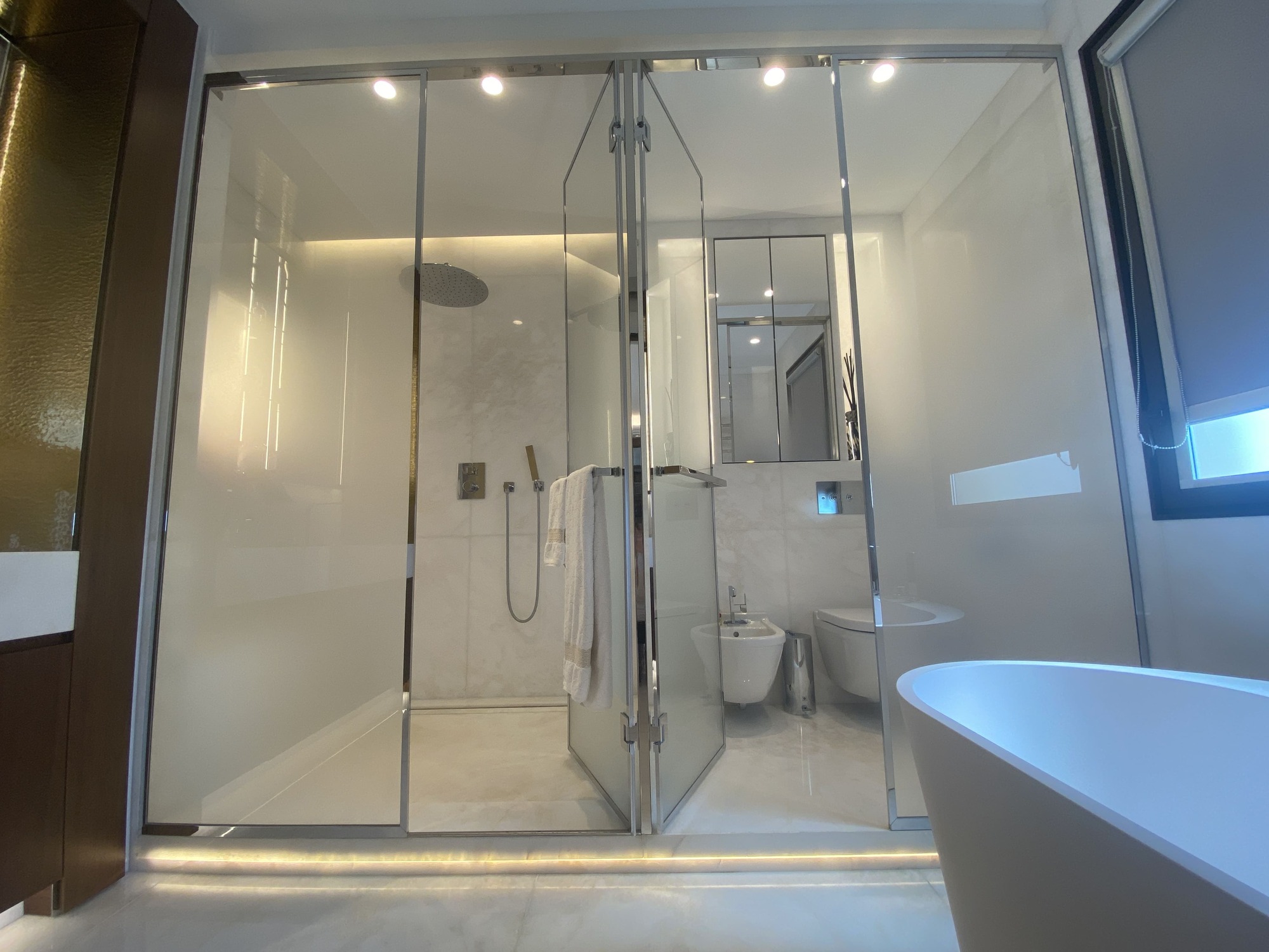 Roqueville-carat-diffusion-bathroom4-residential-2021